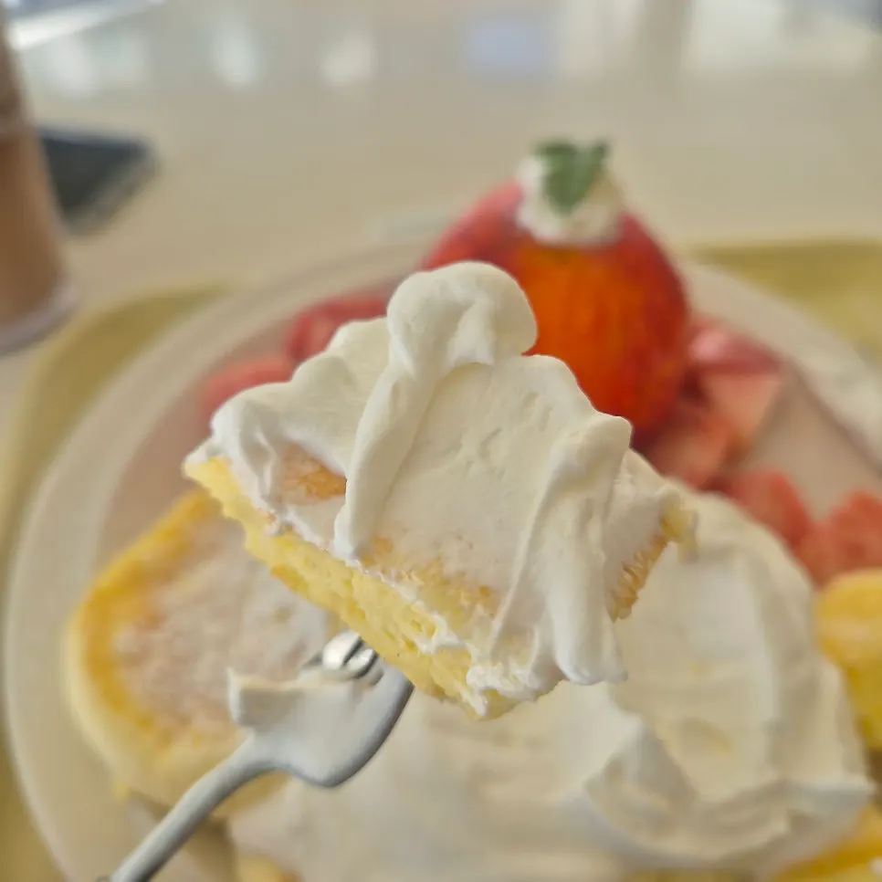 A soufflé pancake topped with a whole peach