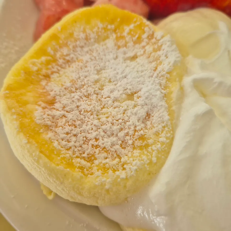 Häagen-Dazs ice cream served alongside the soufflé