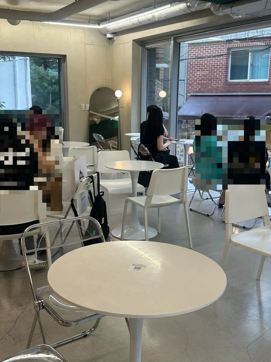 Interior atmosphere of the Hongdae soufflé café