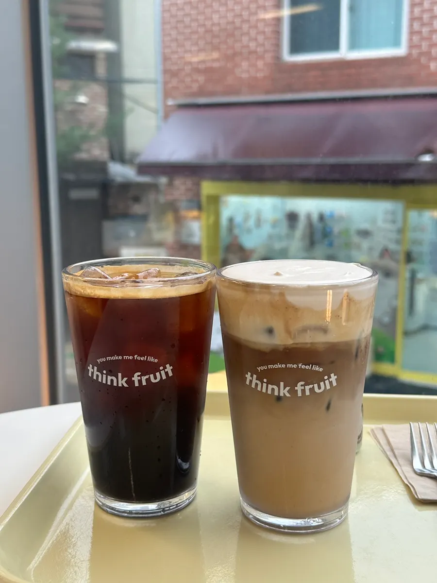 Iced Americano and salted cream milk tea