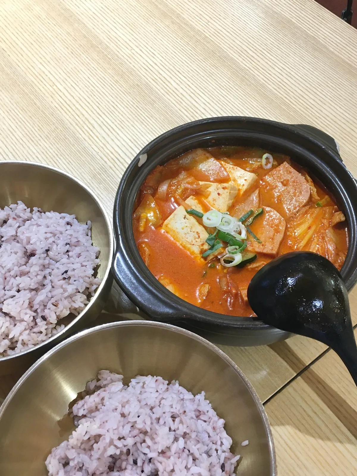 밥장인 홍대점 돼지 김치찌개 스팸세트 상차림