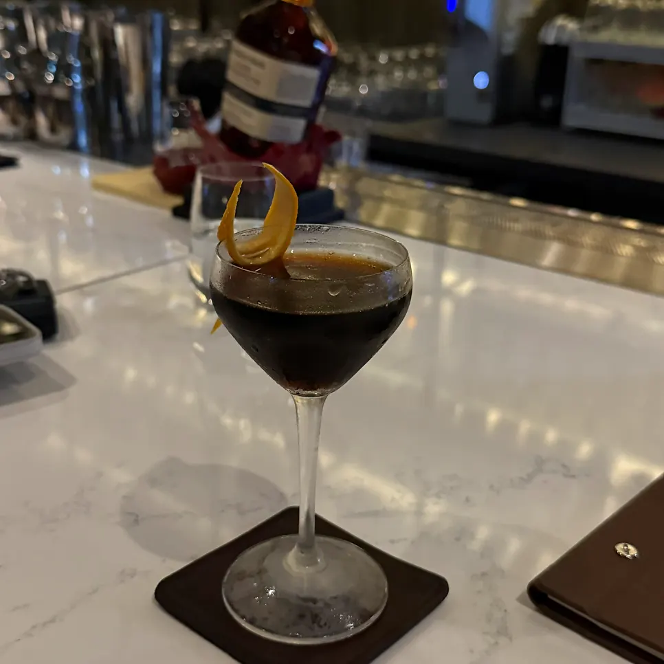 A glass of the classic Revolver cocktail