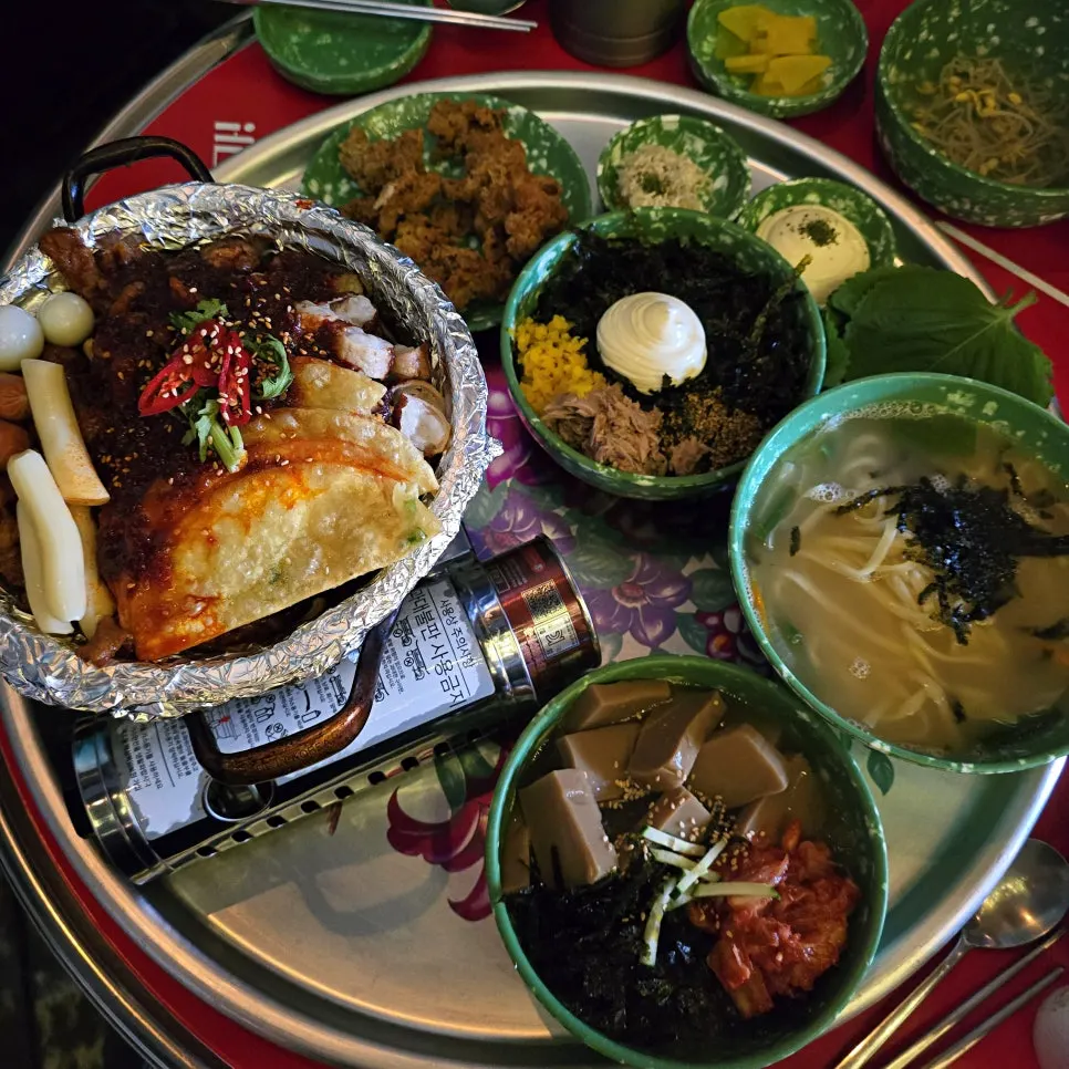 Basic side dishes: pickled radish and bean sprout soup