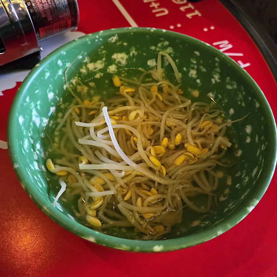 Picking up a well-cooked piece of boneless chicken feet