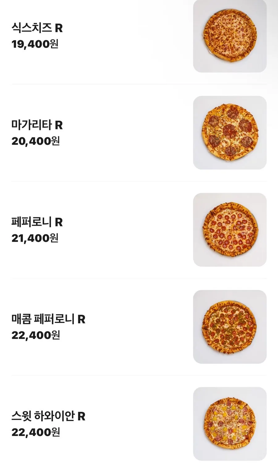 Menu dan tempat duduk di restoran piza