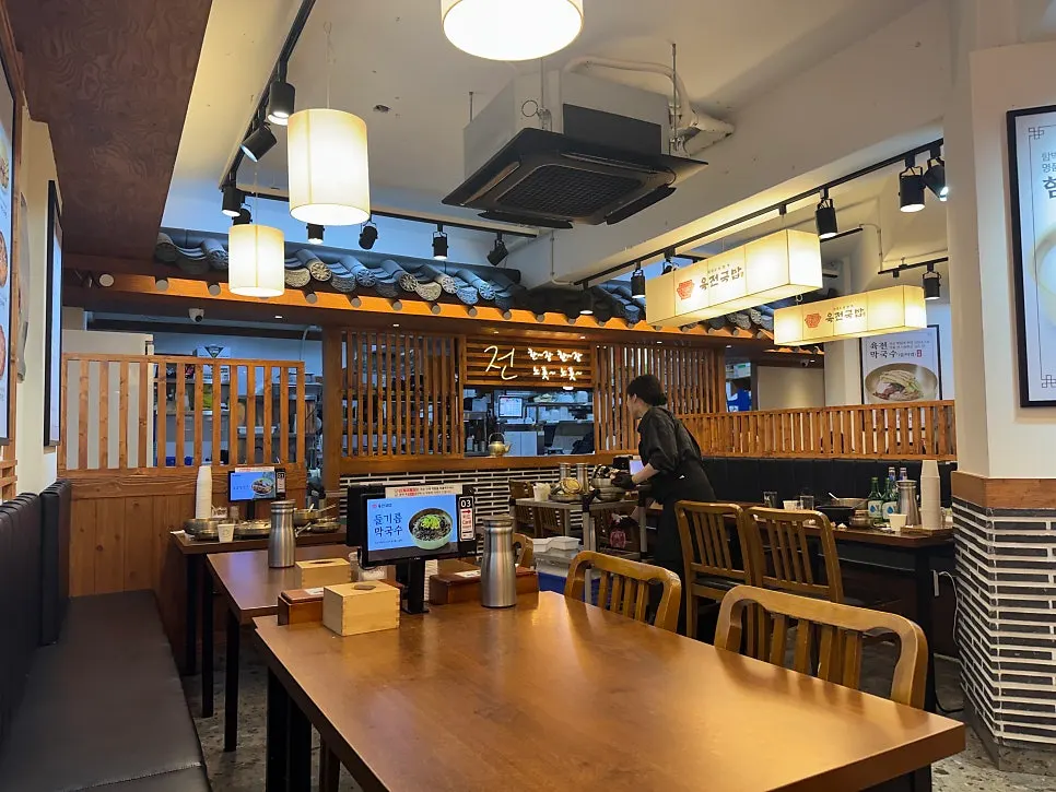 Single seating good for solo diners