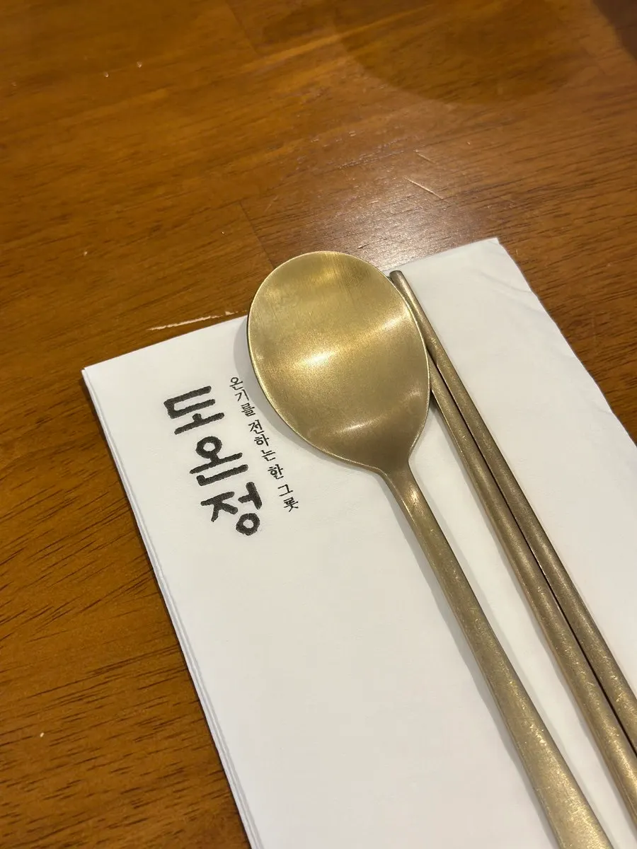 벽면에 붙은 메뉴 이미지