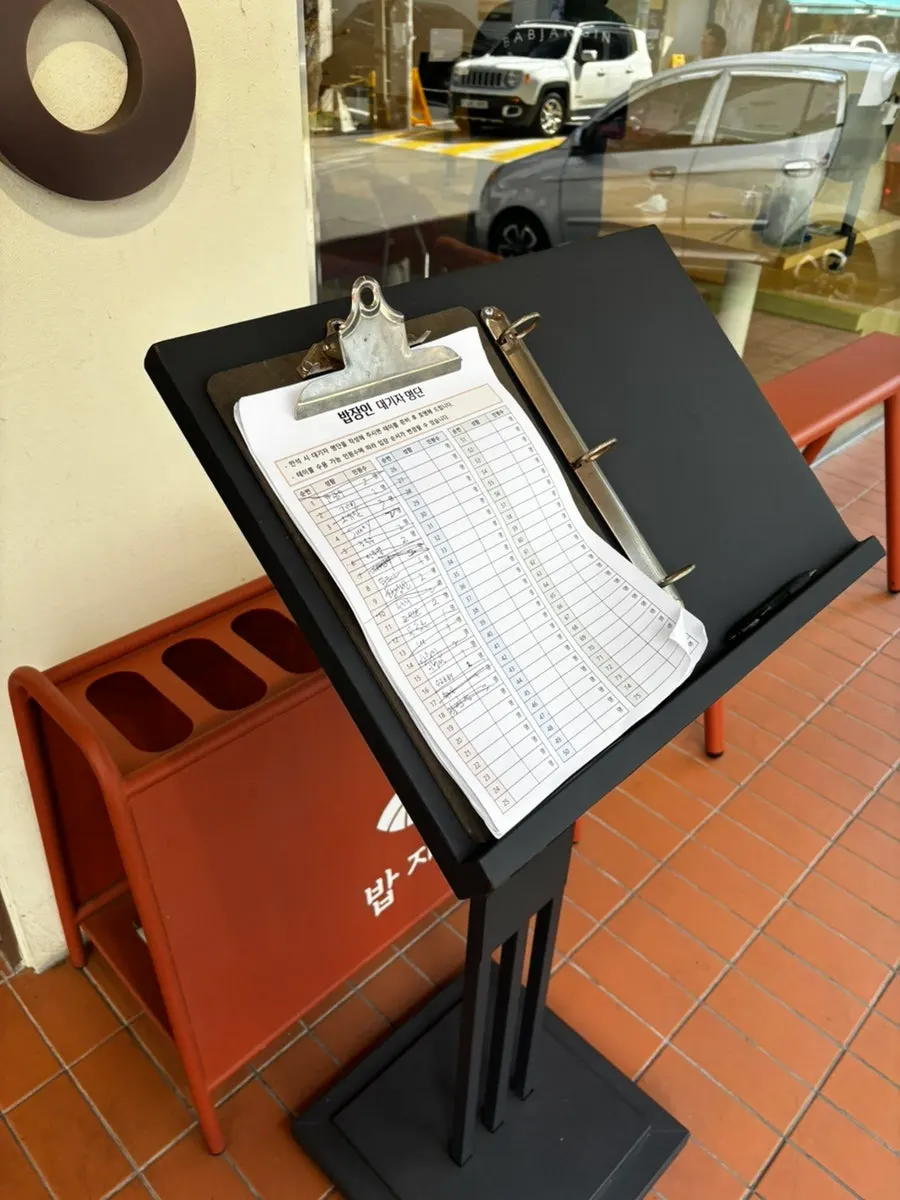 Self-service waiting list and waiting chairs