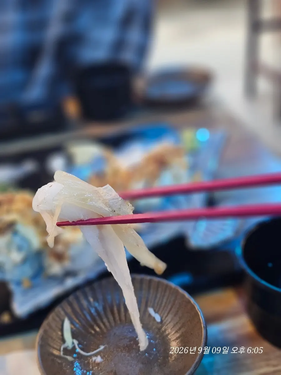 A plate mixing flounder, salmon, tuna, and beef sushi