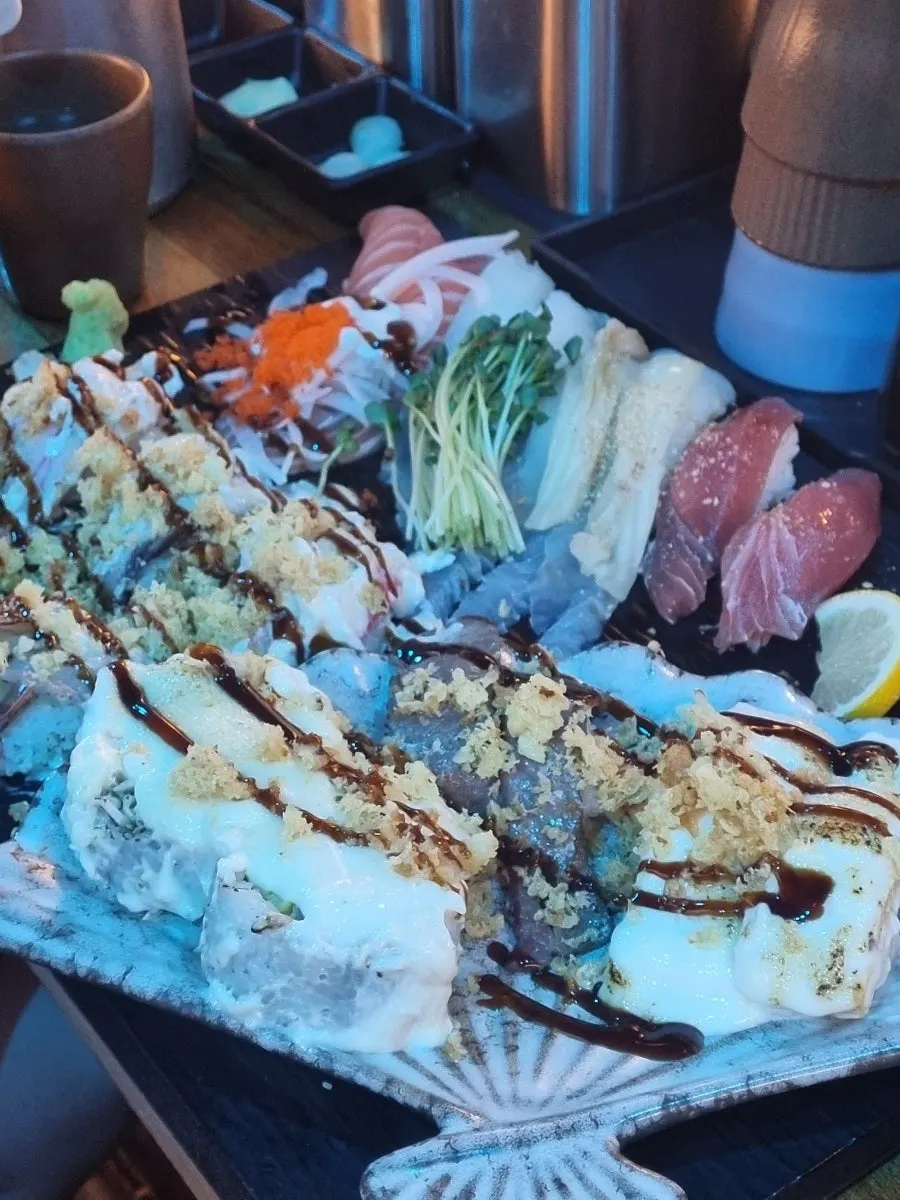 Couple A set sushi spread at Yu Iksang Sushi