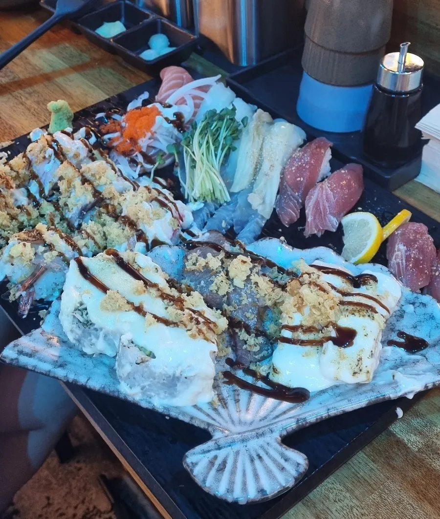Sushi topped with apple sauce and garlic sauce