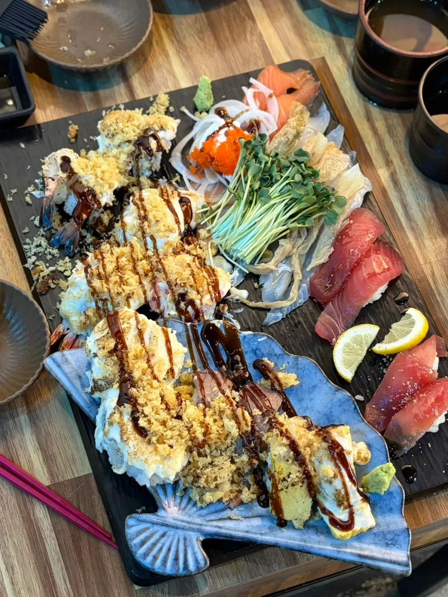 Sushi pieces in the Couple A Plus set