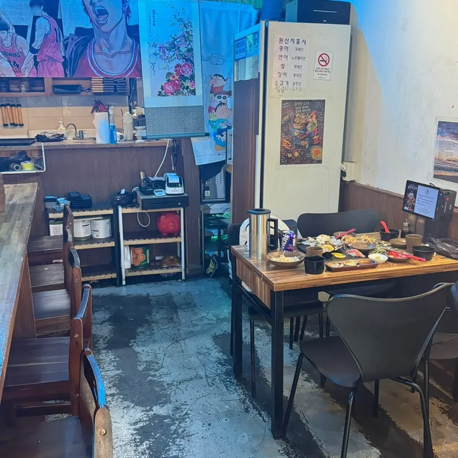 둘이 나눠 먹는 커플A플러스 초밥 접시