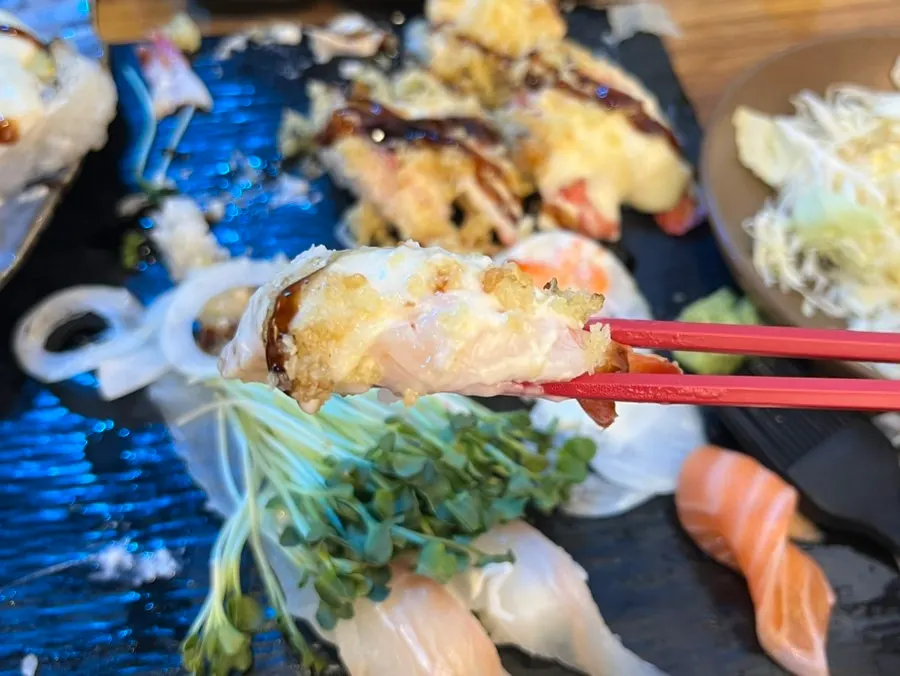鮭魚與比目魚混搭的友益商壽司組合
