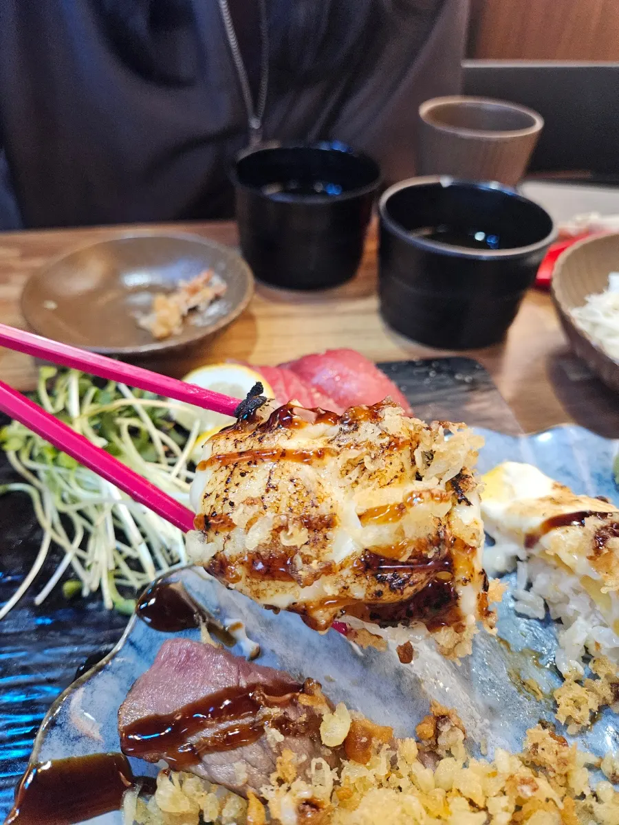 연어 광어 참치가 포함된 생선초밥