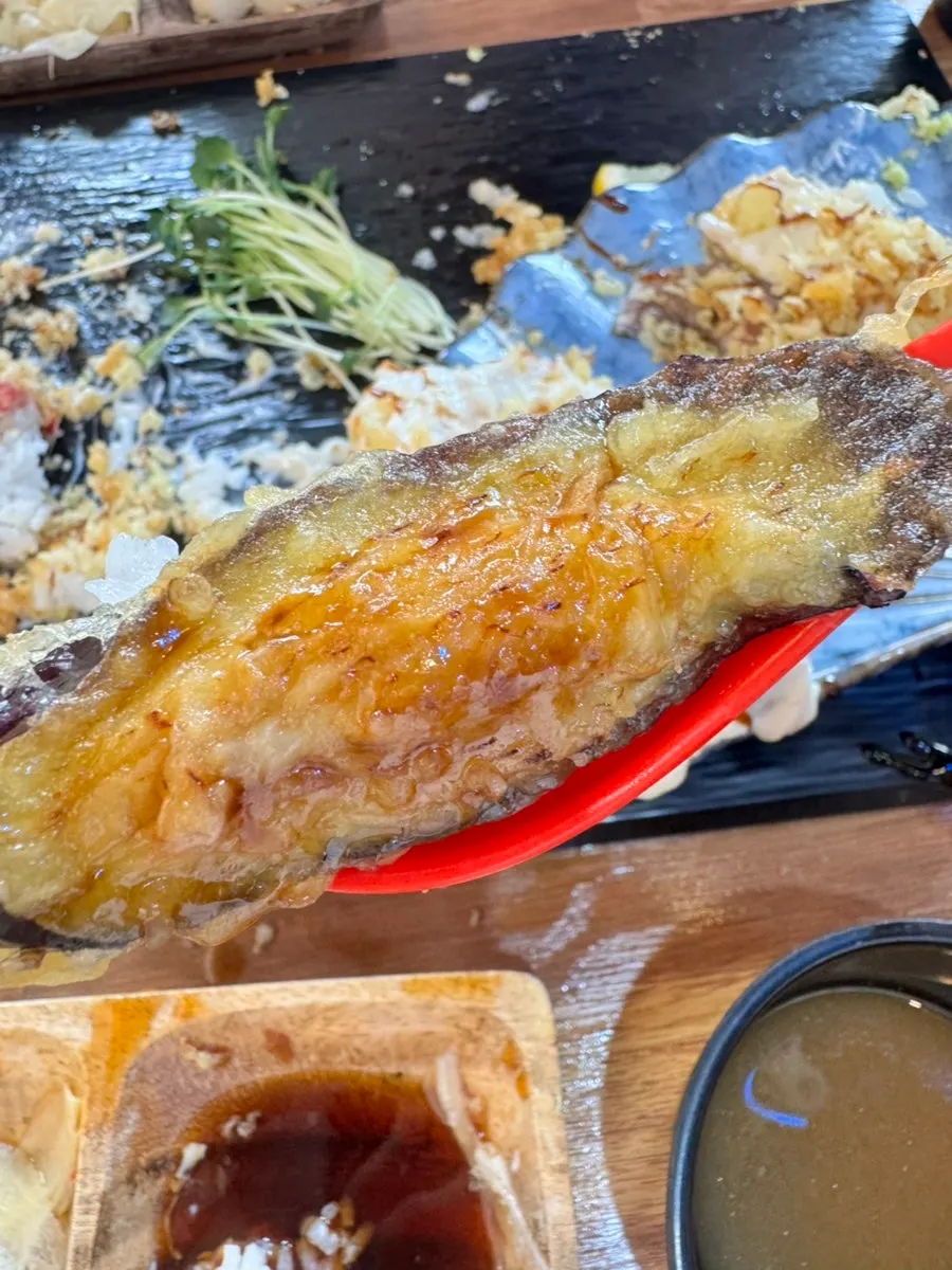서비스로 받은 가지 초밥