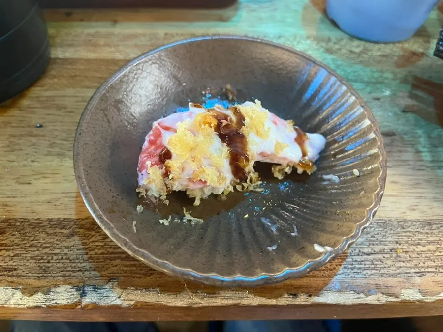 Sushi topped with apple cream sauce