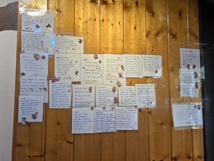 Wall covered with notes left by customers
