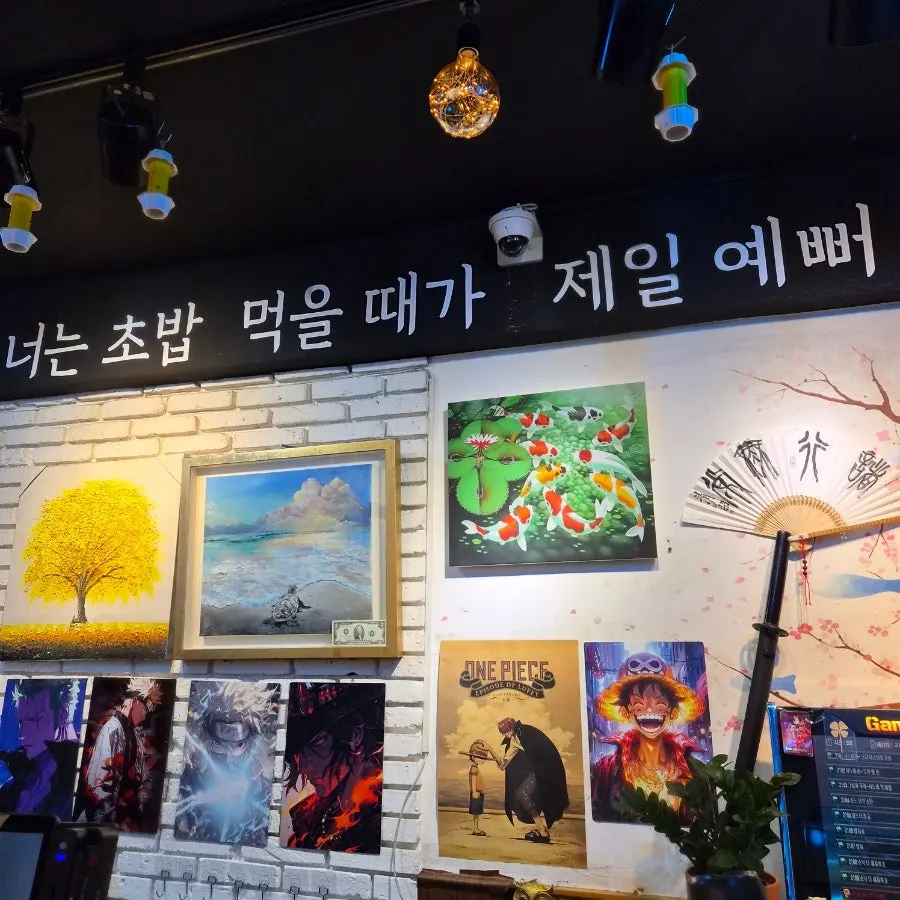 조그마한 유익상스시 내부와 좌석