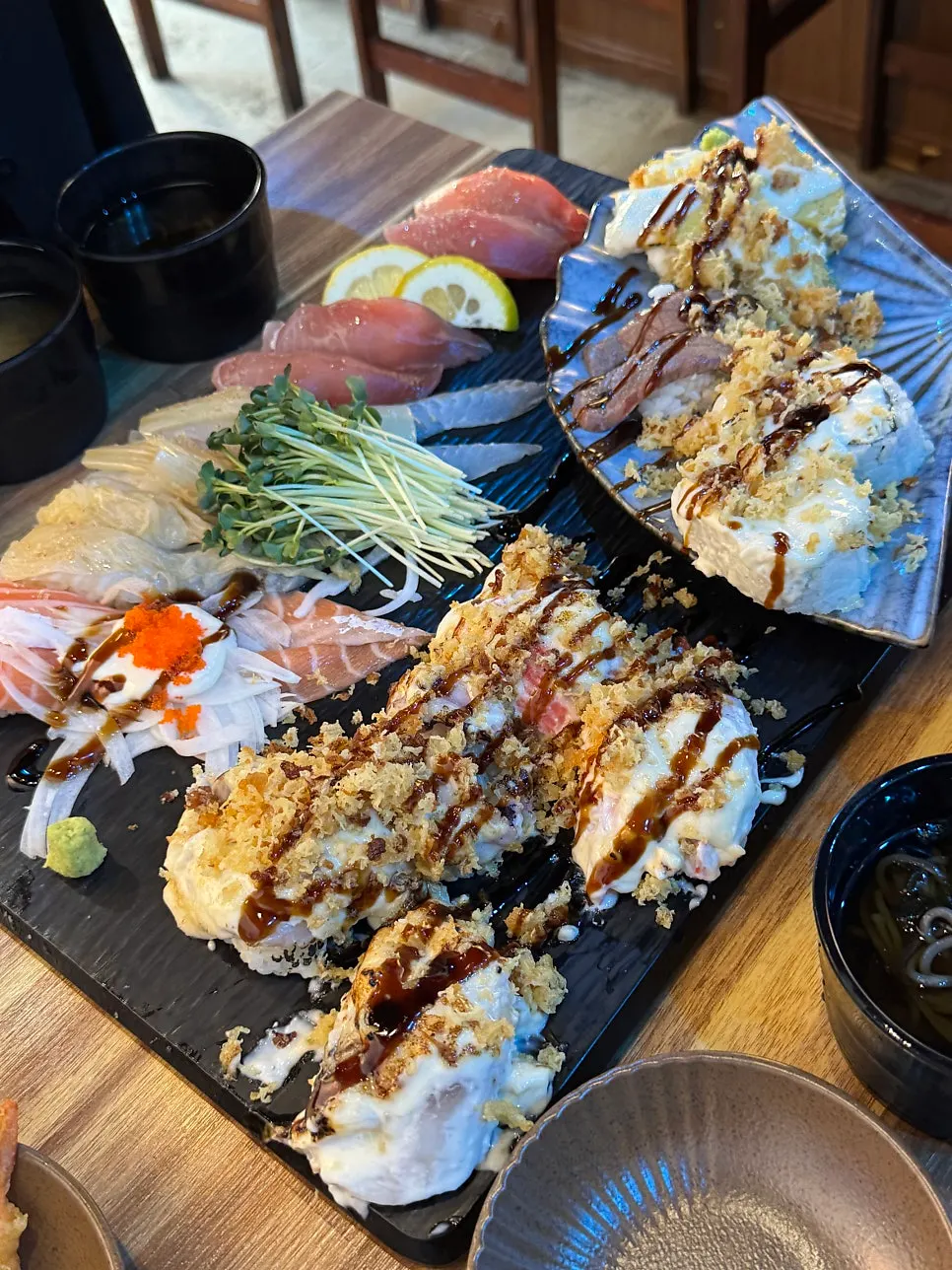 Plato emplatado de sushi de Yu Iksang Sushi
