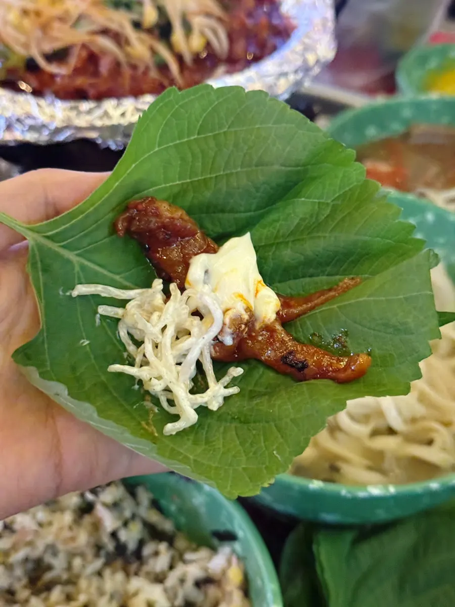 콩나물과 함께 끓인 닭발