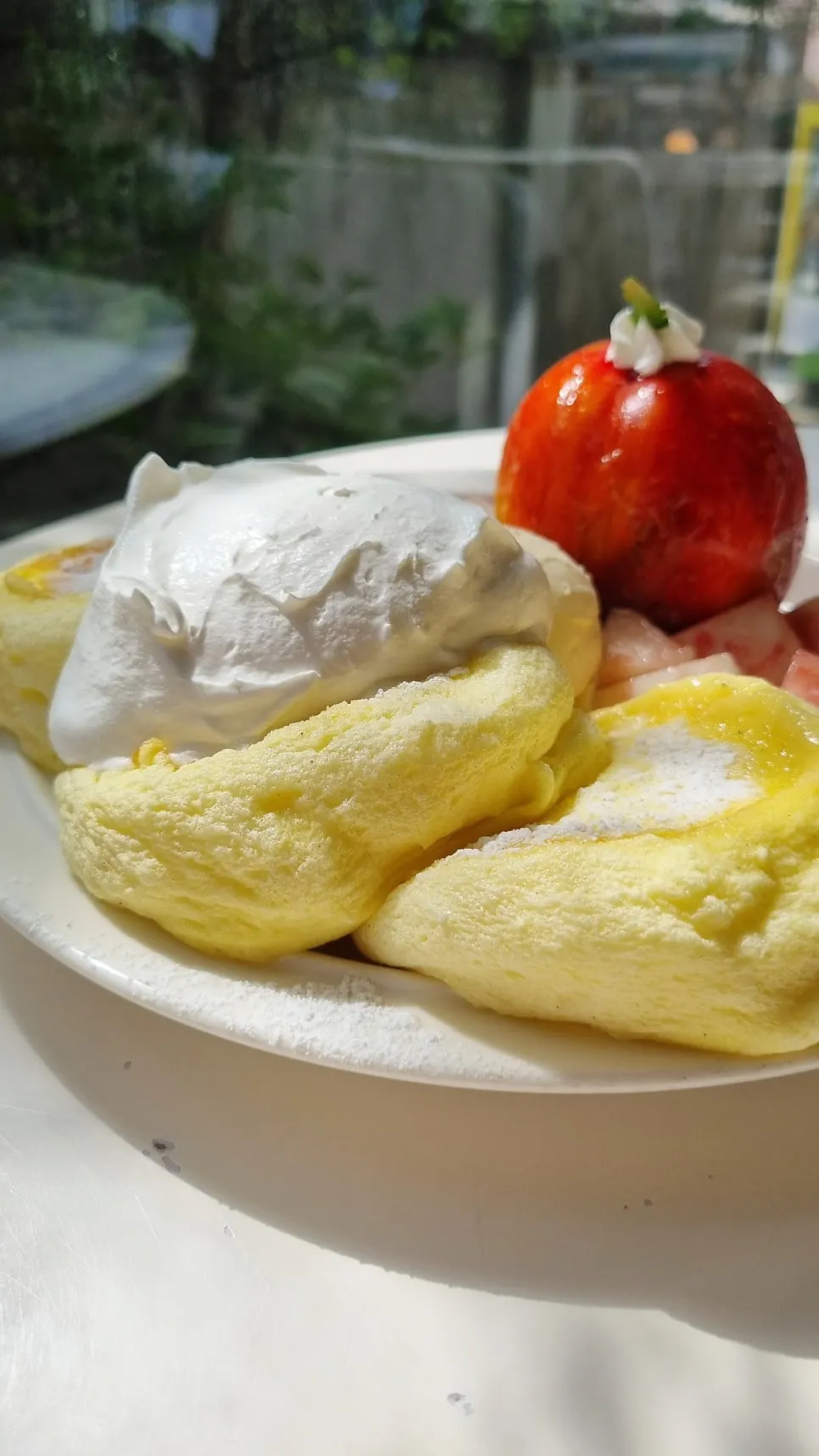 Peach soufflé with Häagen-Dazs ice cream on top