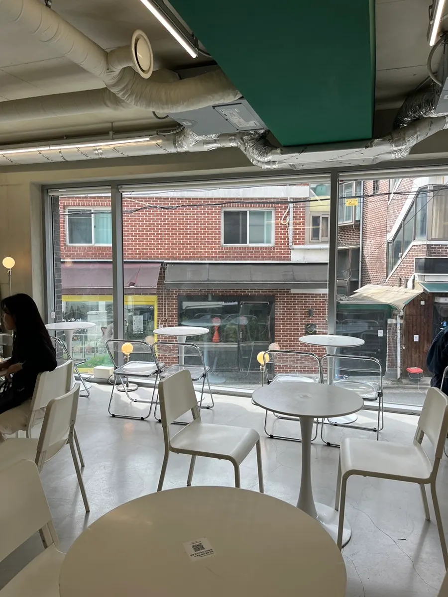 Table seating inside Think Fruit