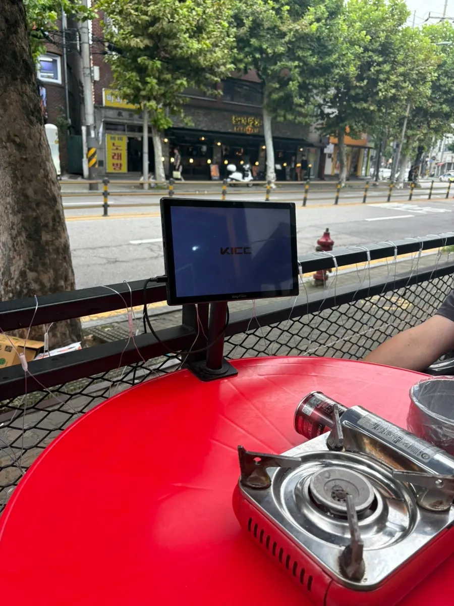 First photo from the outdoor visit to Cheongnyeon Dakbal 1987 Hongdae Branch