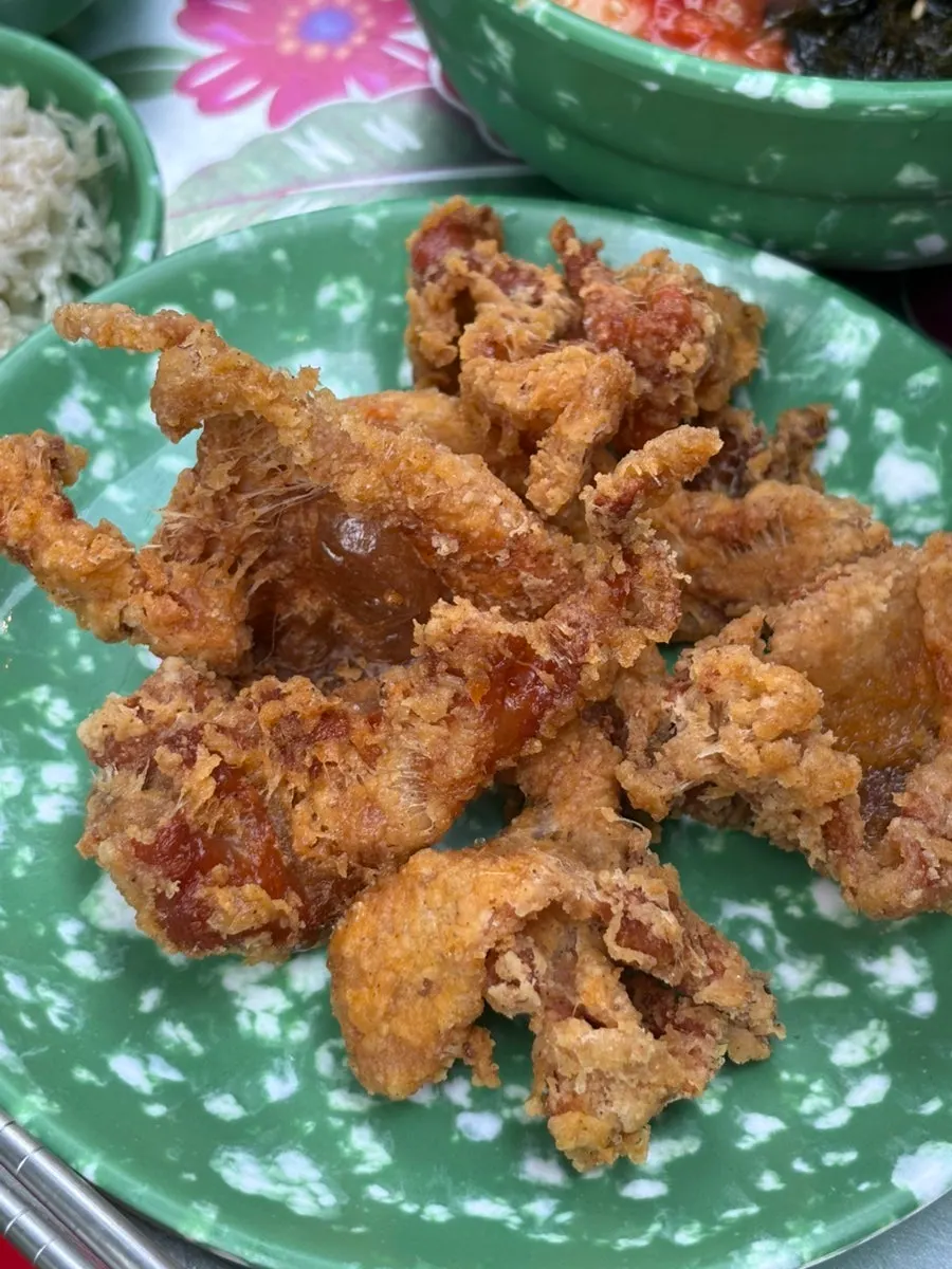 Couple enjoying the chicken feet combo at an outdoor table