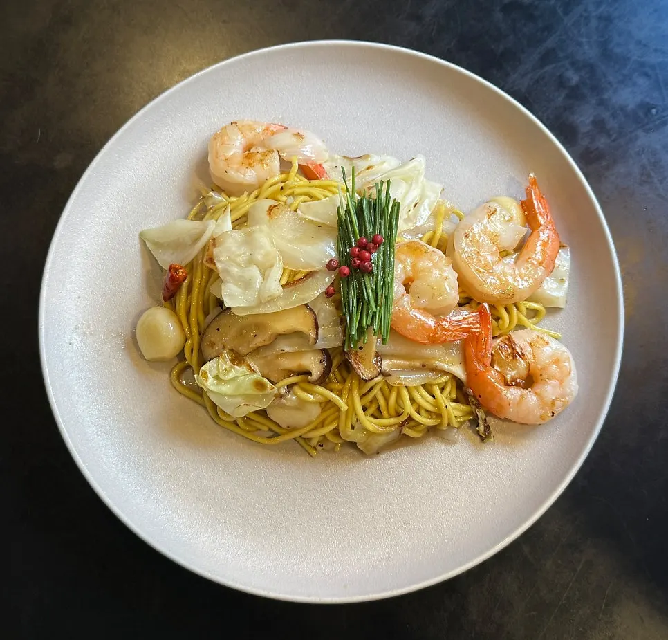 Shio yakisoba topped with shrimp and vegetables