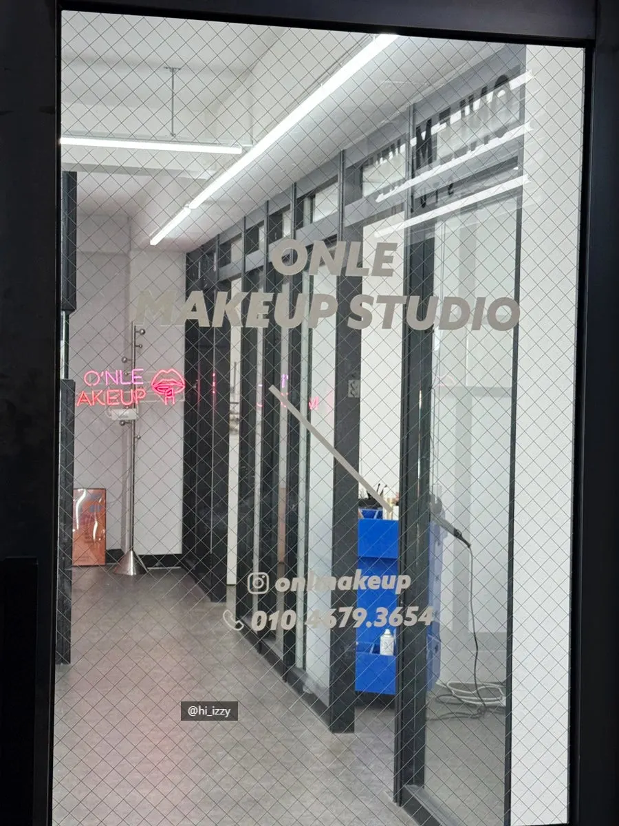 상황과 옷차림에 맞춘 메이크업 사진