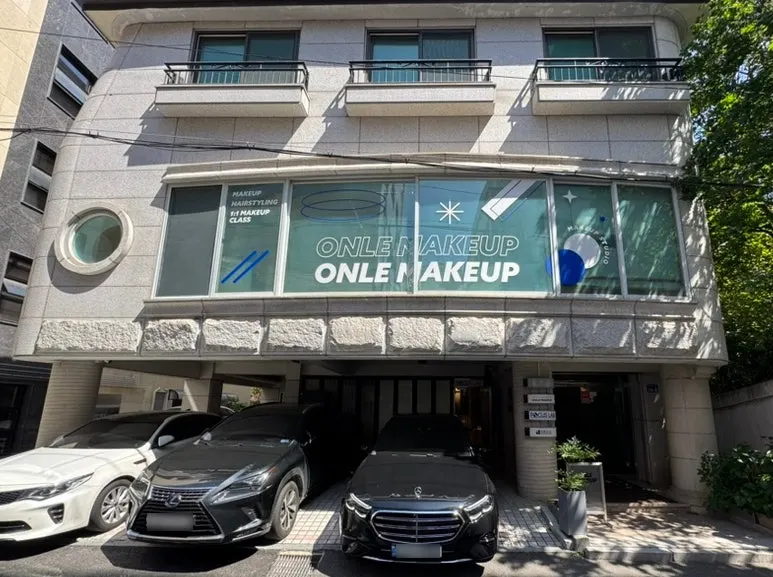 Tampilan luar gedung Today Makeup