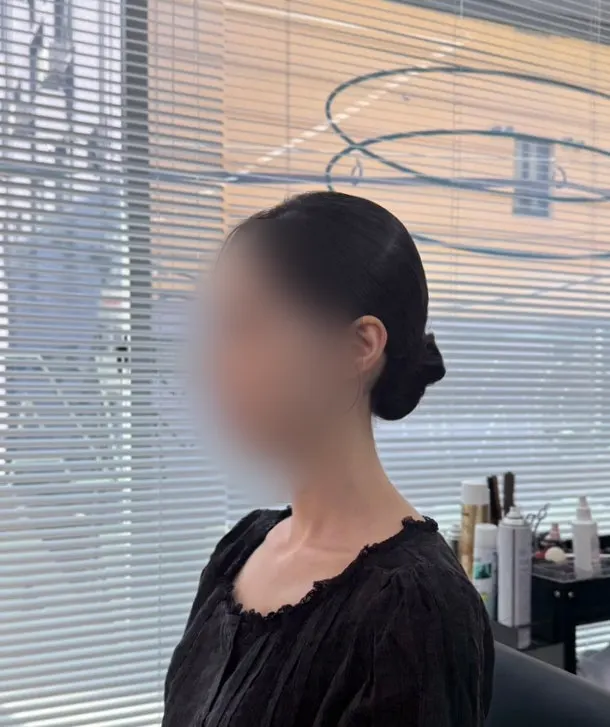 Low bun yang dibuat mengikuti foto referensi