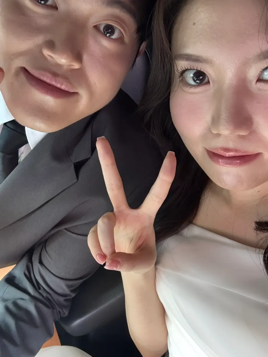 세미 아치형으로 정리한 대칭 눈썹