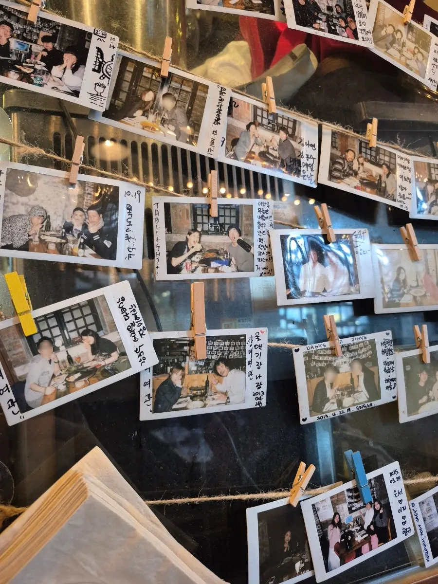Another view of the interior of Hongdae Hwadeok Pizza
