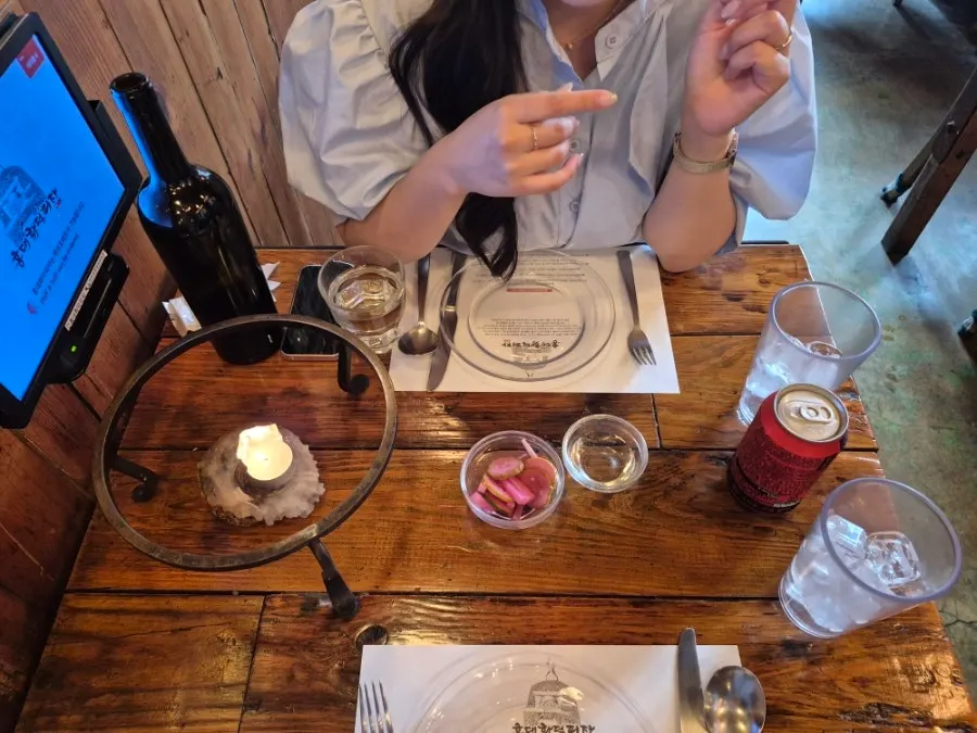 Honey dish for dipping pizza