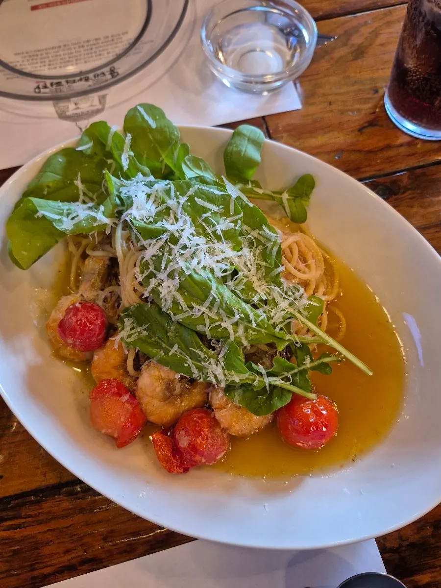 A plate of Gamberi e Rucola Oil Pasta