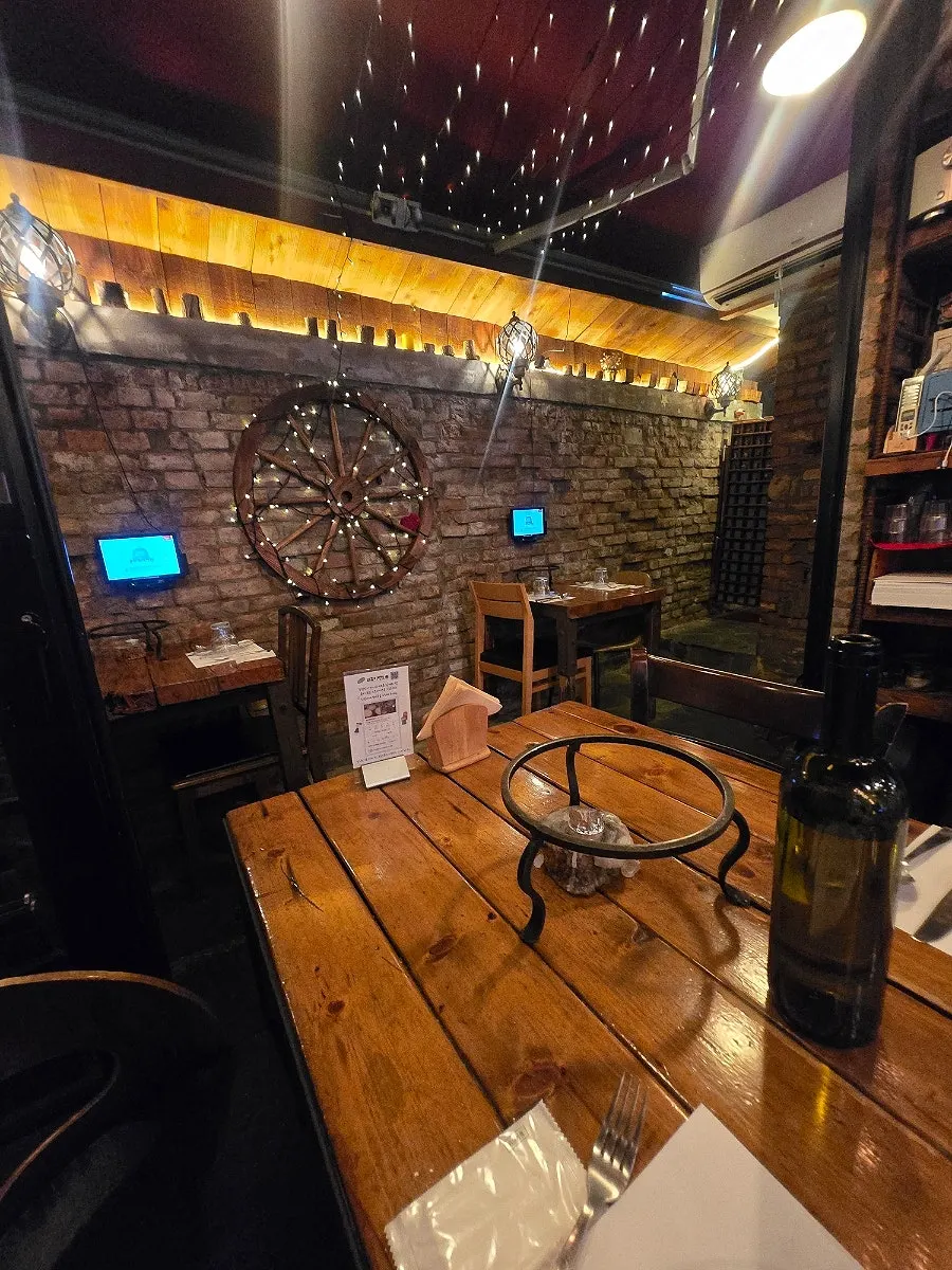 Interior decor of Hongdae Hwadeok Pizza