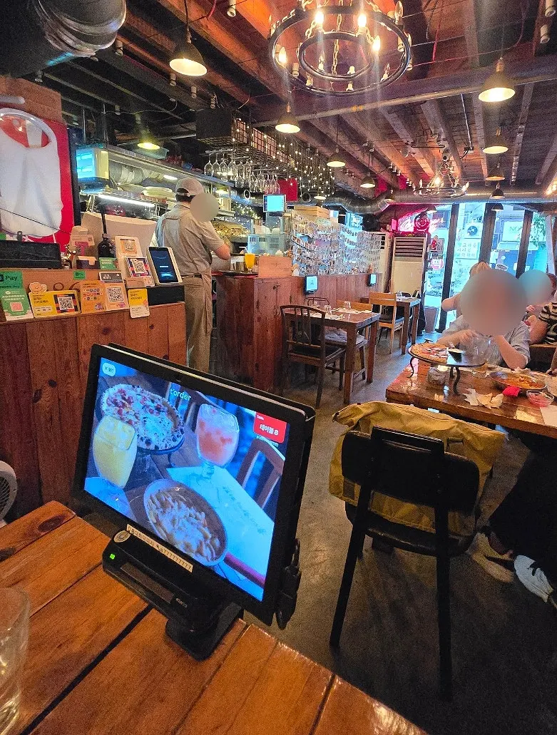 Clean indoor seating at Hongdae Hwadeok Pizza