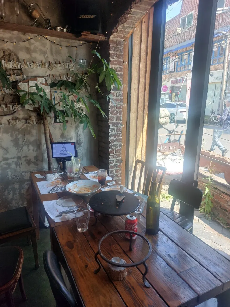 店内の小物と落ち着いたホールの雰囲気