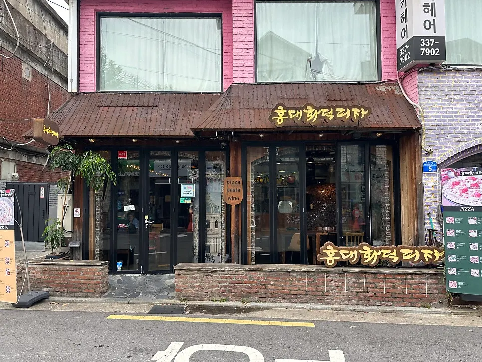 Hongdae Hwadeok Pizza location and hours information