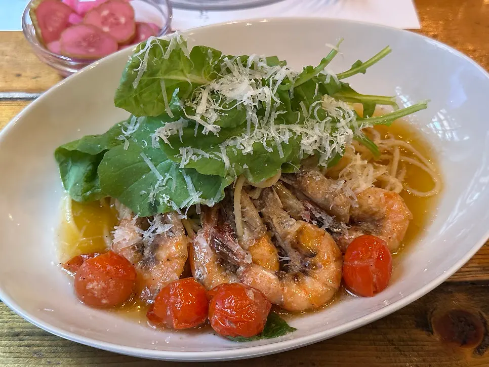 Gamberi e Rucola oil pasta with whole shrimp