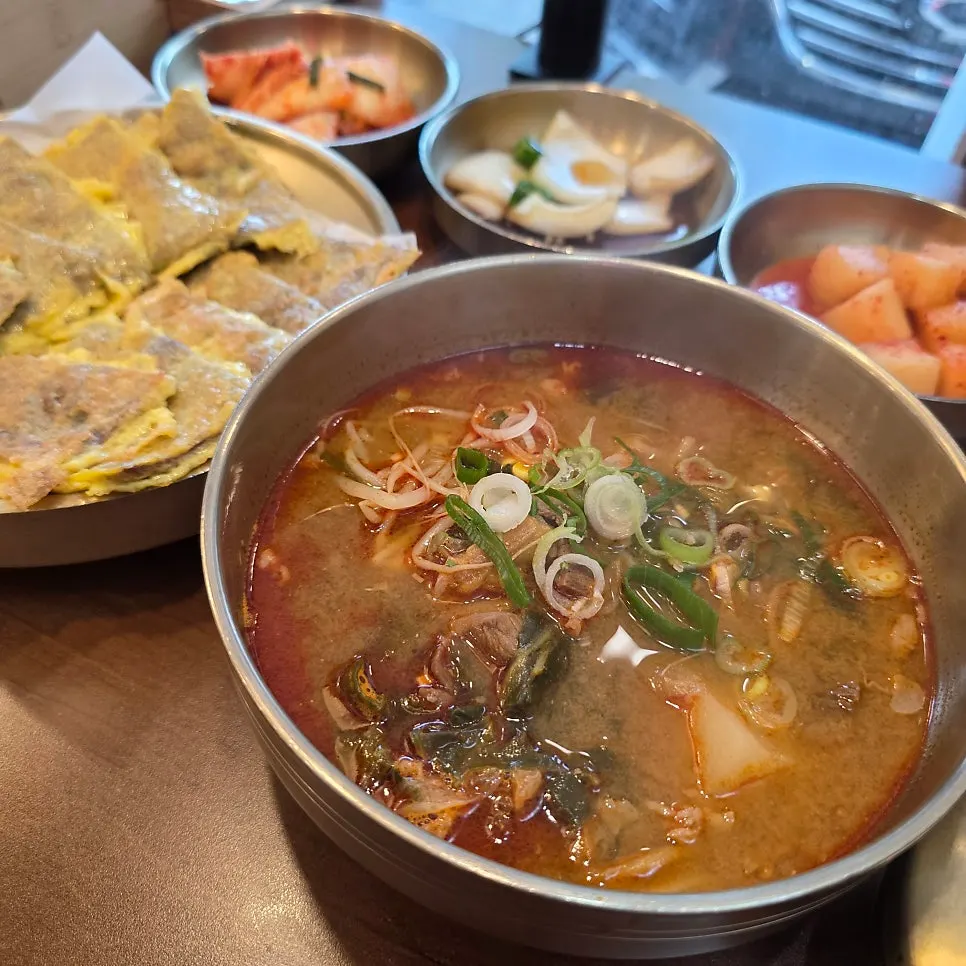 Yukjeon gukbap served quickly even during peak lunch hour