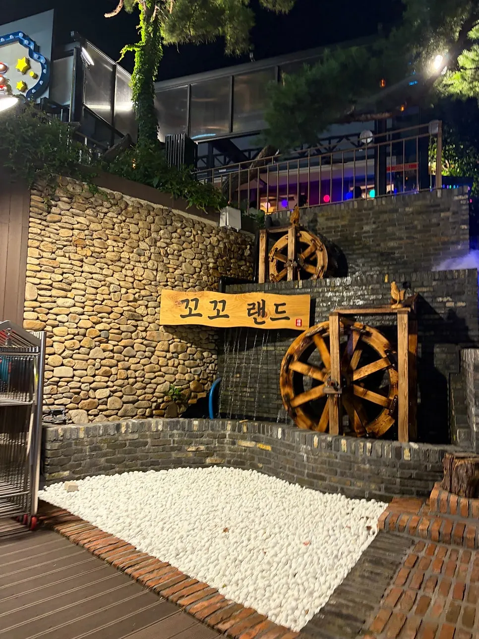 꼬꼬랜드 매장 입구 분위기