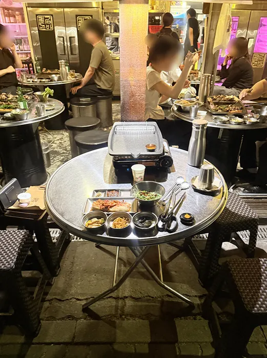 Table setting at the reserved terrace seat