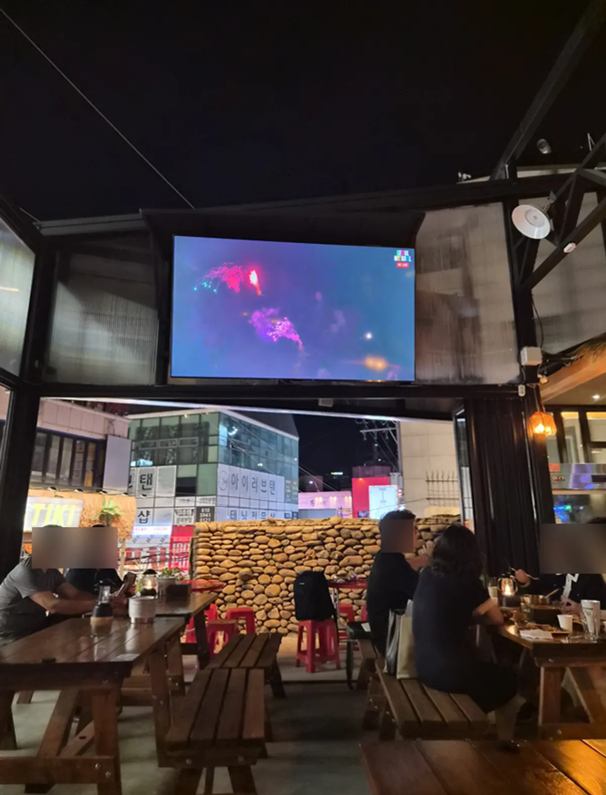 탁 트인 루프탑 야장 좌석 공간