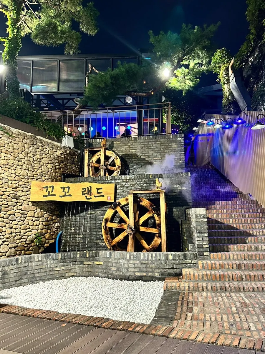 산장 느낌의 꼬꼬랜드 입구