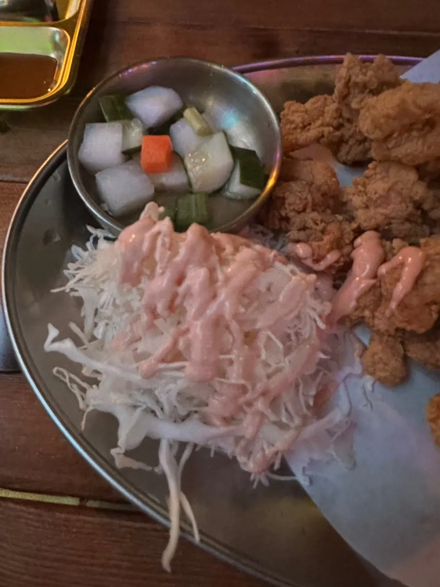 꼬꼬랜드 생맥주와 기본 안주