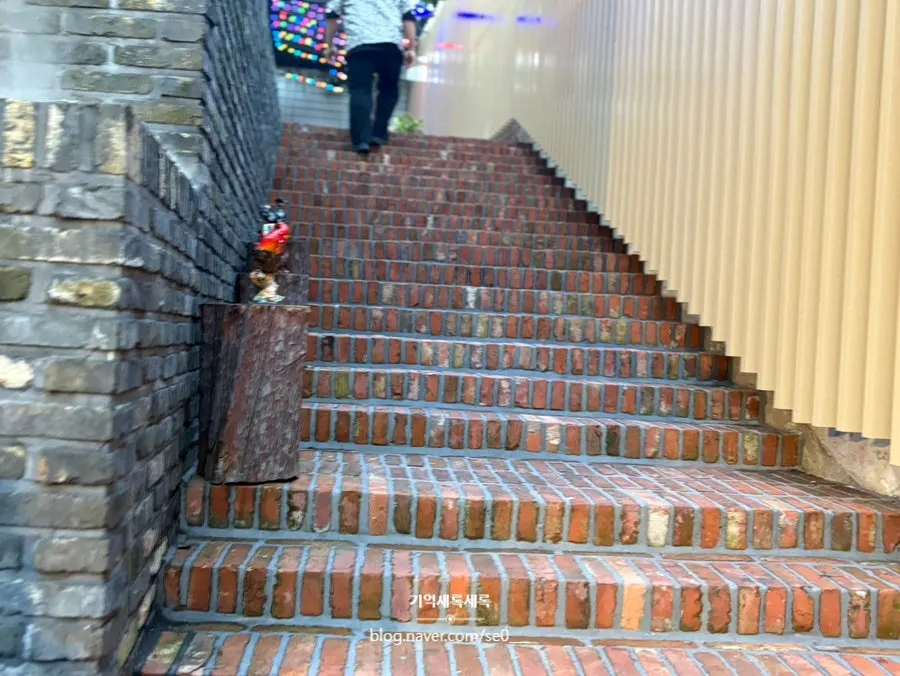 꼬꼬랜드 입구 인테리어 소품