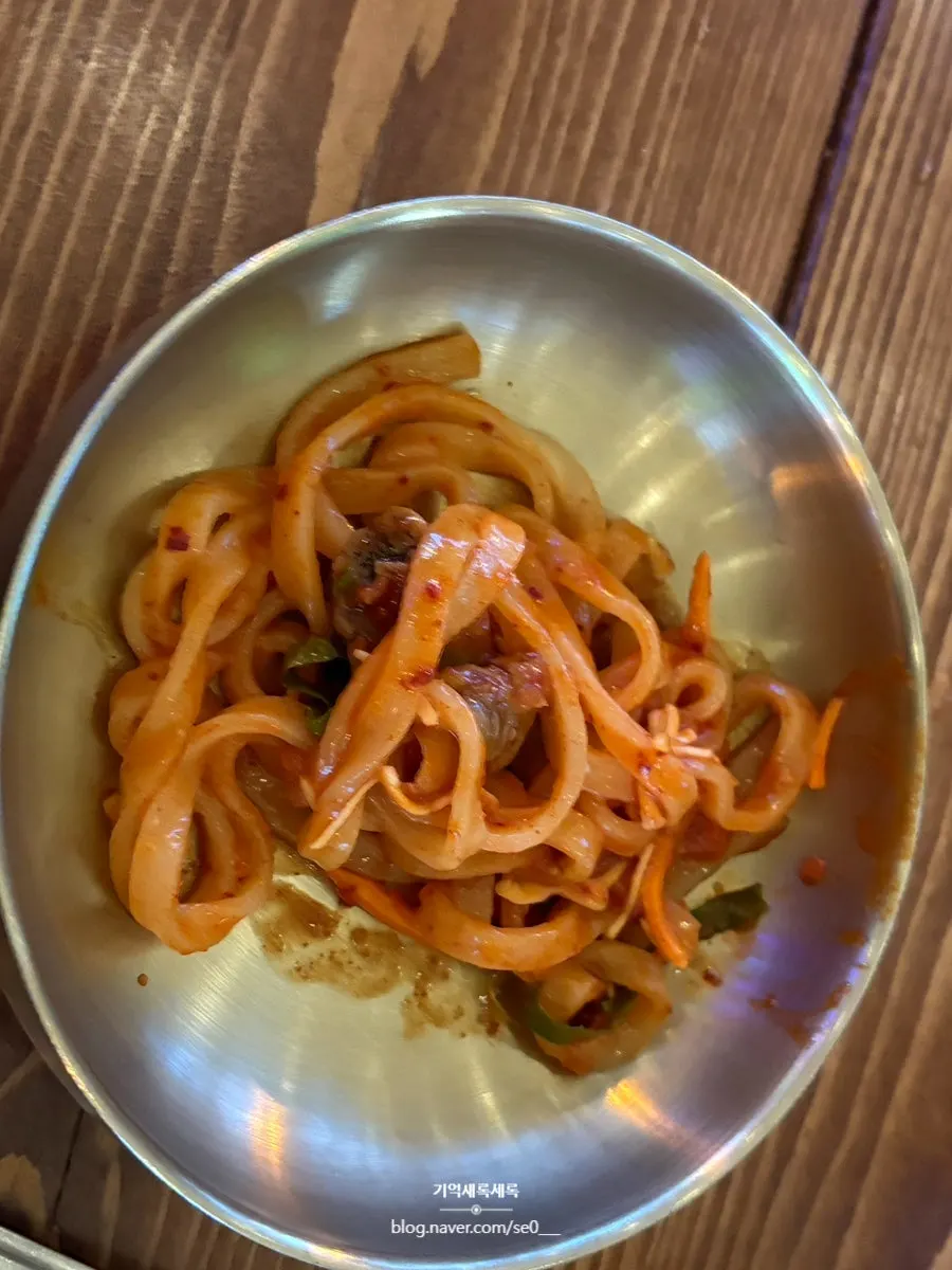 양념이 밴 칼뱅이 칼국수 면 클로즈업